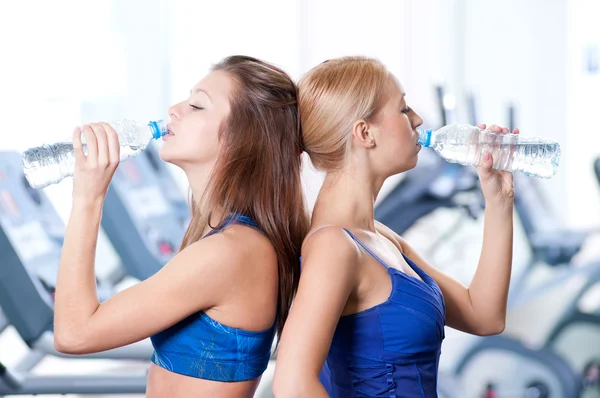 Women drinking water after sports — Stock Photo, Image