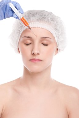 kadın yüzüne Botox enjeksiyonu