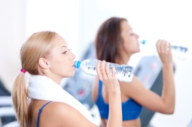 kadınların içme suyu sonra spor