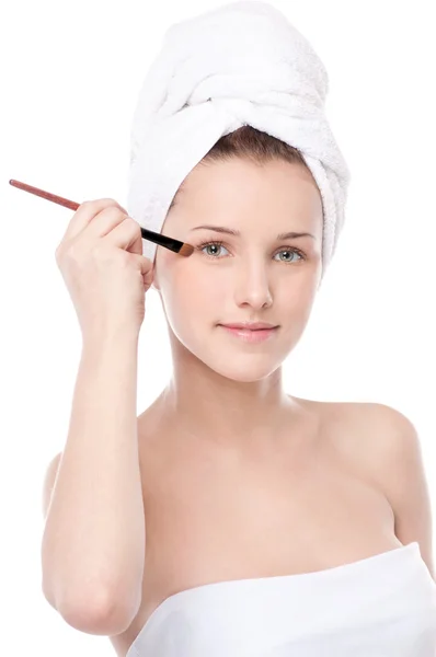 Mulher bonita com maquiagem escova — Fotografia de Stock
