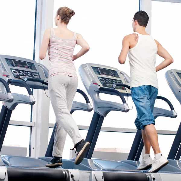 Woman and man at the gym — Stock Photo, Image