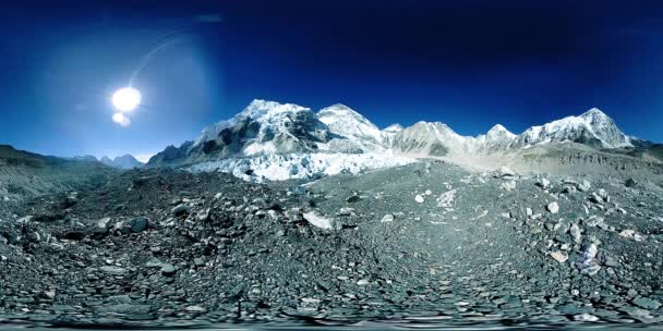 位于昆布冰川的珠穆朗玛峰基地营地360伏。喜马拉雅山尼泊尔萨加玛塔国家公园Khumbu山谷。Gorak Shep附近的EBC轨道路线. — 图库视频影像