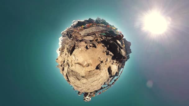 360 VR Gokyo Ri mountain top. Tibetan prayer Buddhist flag. Wild Himalayas high altitude nature and mount valley. Rocky slopes covered with ice. Tiny planet transformation. — Stock Video