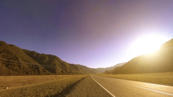 Timelapse carretera de montaña en el verano u otoño al atardecer hora del amanecer. Naturaleza silvestre y campo rural. — Vídeos de Stock