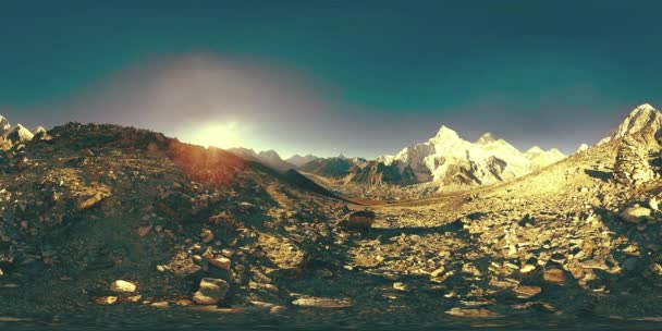 360 vr vista panorámica de la puesta del sol sobre Kala Patthar. Monte Everest y valle de Khumbu, Nepal del Himalaya. Gorak Shep. — Vídeos de Stock
