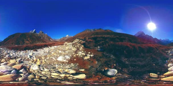 VR 4K del villaggio di Dingboche e Pheriche in Nepal, punto base della pista del campo base. EBC. Stupa buddista in montagna. — Video Stock