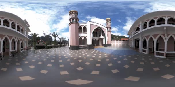 360 VR exteriör av inre torg i moskén med islamisk muslimsk byggnad. Historiskt monument. — Stockvideo