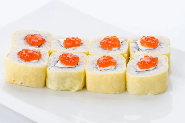 Restaurante de comida japonesa, plato de rollo de sushi maki gunkan o set de platos. Conjunto y composición de sushi —  Fotos de Stock