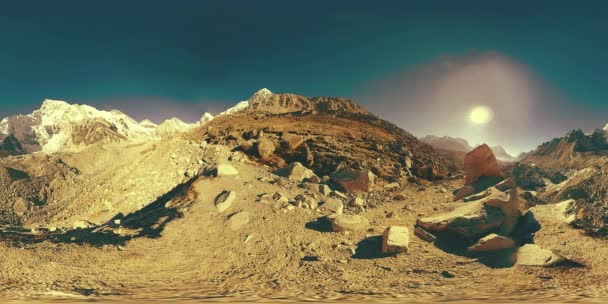 360 v van het Everest Basiskamp op de Khumbu gletsjer. Khumbu vallei, Sagarmatha nationaal park, Nepal van de Himalaya. EBC track route bij Gorak Shep. — Stockvideo