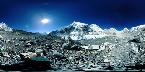 360 vr del campamento base del Everest en el glaciar Khumbu. Valle de Khumbu, parque nacional de Sagarmatha, Nepal del Himalaya. EBC cerca de Gorak Shep. — Vídeos de Stock