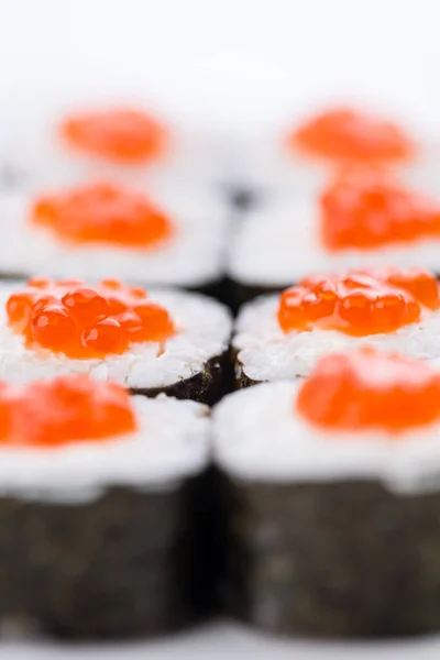 Ristorante giapponese, piatto o piatto di sushi maki gunkan roll. Set e composizione di sushi — Foto Stock