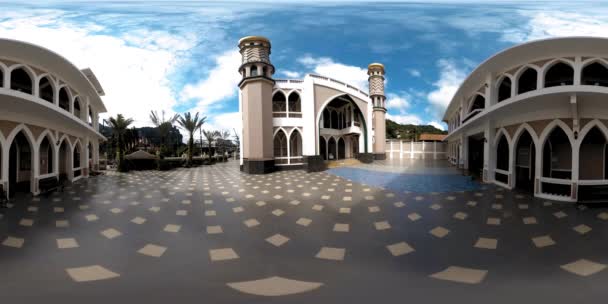 360 VR exteriör av inre torg i moskén med islamisk muslimsk byggnad. Historiskt monument. — Stockvideo