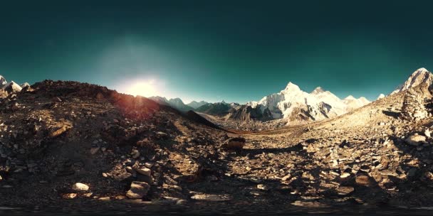 Vue panoramique de 360 vr du coucher du soleil sur Kala Patthar. Mont Everest et vallée de Khumbu, Népal de l'Himalaya. Gorak Shep — Video