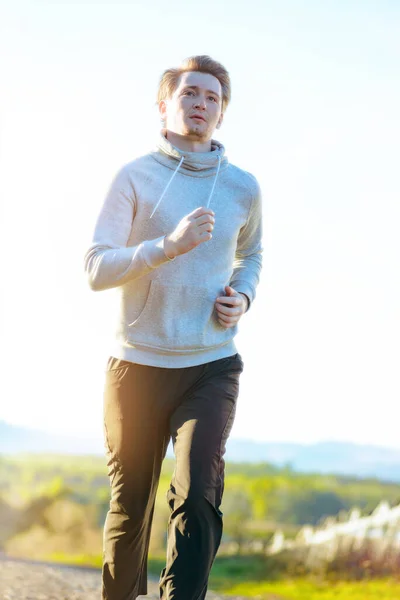 Running Man Joggen Landelijke Natuur Mooie Zomerdag Sport Fitness Model — Stockfoto