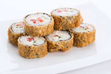 Sushi seti ve beyaz arka plan kompozisyon. Japon Gıda Restoran, sushi maki gunkan rulo levha veya plakalı ayarla.