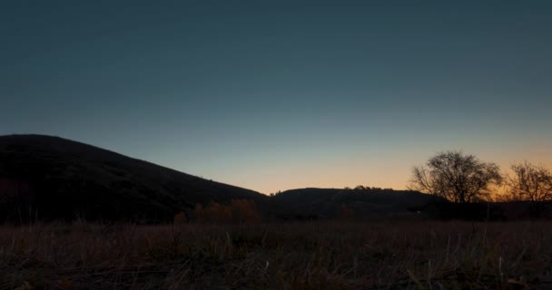 Mountain Łąka Czas Lapse Okresie Letnim Lub Jesiennym Wschodzie Słońca — Wideo stockowe