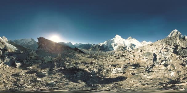 Kala Pattharの上の日没の360度のパノラマビュー エベレストとローツェ山の美しい空とKhumbu氷河 クムブ渓谷 サガルマタ国立公園 ヒマラヤのネパール Ebcの終点 — ストック動画