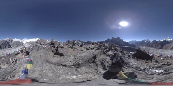 360 Gokyo Topo Montanha Oração Tibetana Bandeira Budista Himalaias Selvagens — Vídeo de Stock