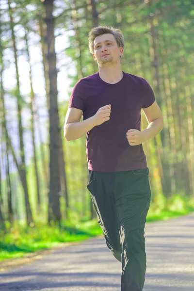 Laufender Mann Joggt Einem Schönen Sommertag Stadtpark Sport Fitness Modell — Stockfoto