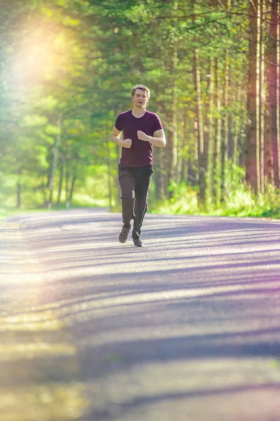 Hombre Corriendo Corriendo Corriendo Parque Ciudad Hermoso Día Verano Deporte —  Fotos de Stock