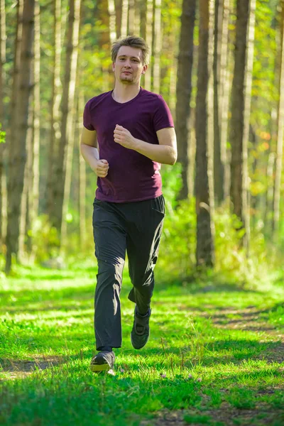 Running Man Joggen Het Stadspark Mooie Zomerdag Sport Fitness Model — Stockfoto
