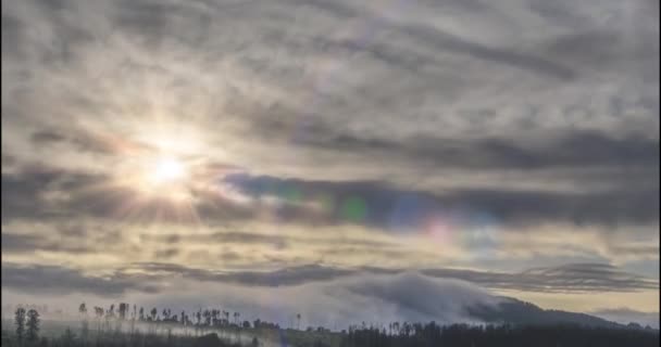 Timelapse Evening Sun Rays Emerging Cold Foggy Clouds Mountains Sunset — Stock Video