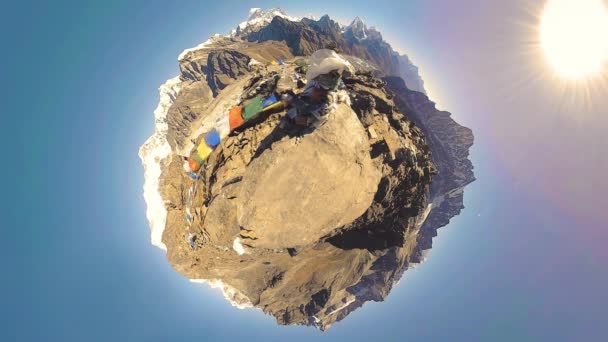 360 Gokyo Mountain Top Tibetan Prayer Buddhist Flag Wild Himalayas — Stock Video