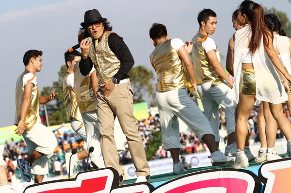 "Tik Shiro" Superstar in Thailand singing competition 40th Thailand University Games at Institute of physical education chonburi camp on January 11, 2013 in Chonburi, Thailand — Stock Photo, Image