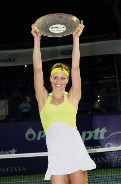 Pattaya, Tayland - 3 Şubat 2013 pattaya, Tayland 2013 karşı sabine Almanya Almanya'nın final maçında ptt Pattaya açtıktan sonra kupa ile Rusya'nın Şubat 3:maria kirilenko.