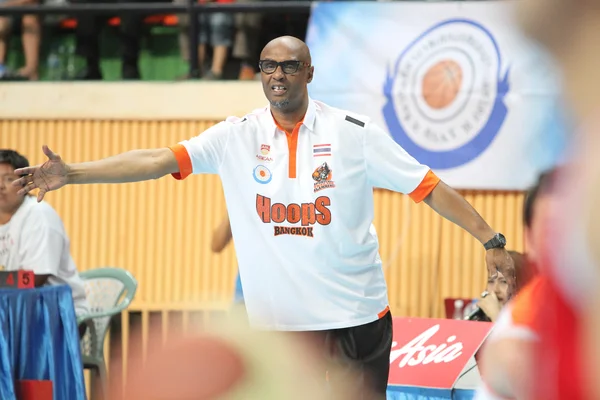 Bangkok - Mayıs 28:joe bryant koçu spor bir asean Basketbol Ligi 