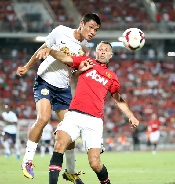 man utd, Ryan giggs (r).