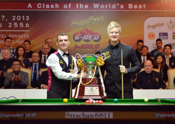 Mark Davis venció a Neil Robertson 8-4 — Foto de Stock