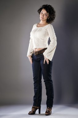 çekici esmer kadın