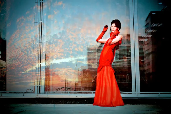 Retrato de una mujer hermosa — Foto de Stock