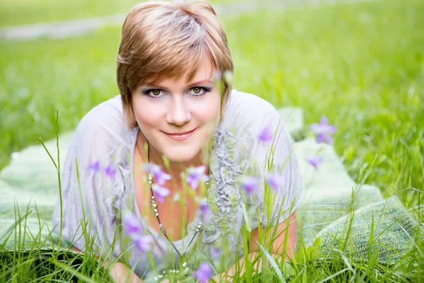 Retrato de uma mulher bonita — Fotografia de Stock