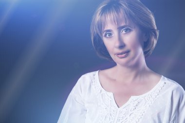 Güzel bir kadının portresi.