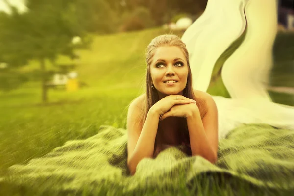 Retrato de una mujer hermosa — Foto de Stock