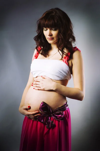 Portretul unei femei însărcinate frumoase — Fotografie, imagine de stoc