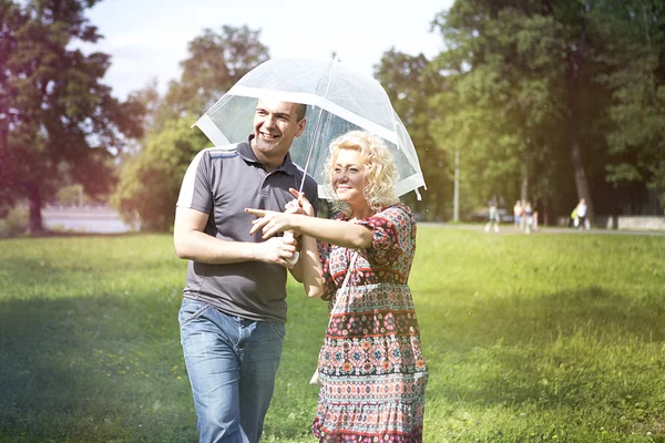 Porträt eines schönen Liebespaares — Stockfoto