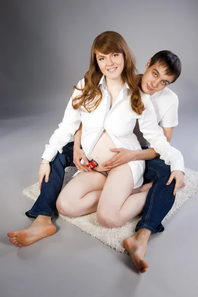Portret para, w ciąży — Zdjęcie stockowe