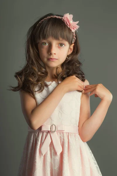 Retrato de uma linda menina — Fotografia de Stock