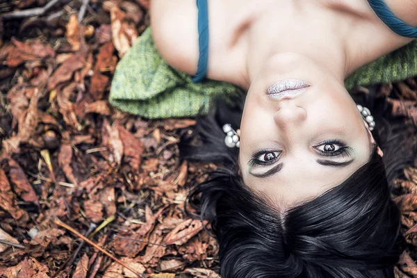 Retrato de una mujer hermosa — Foto de Stock