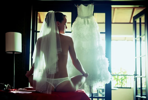 Young woman in a veil — Stock Photo, Image