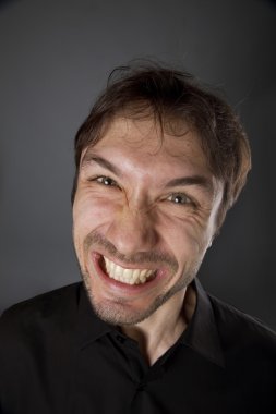 stüdyoda bir adam portresi