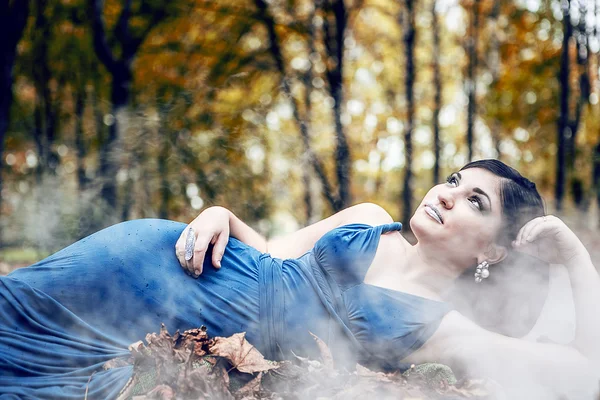 Retrato de uma mulher bonita — Fotografia de Stock