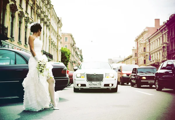 Feliz recién casados. — Foto de Stock