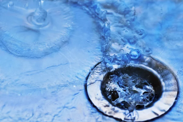 Agua en el fregadero —  Fotos de Stock