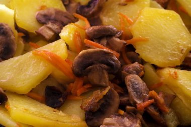 Mantarlı patates kızartması