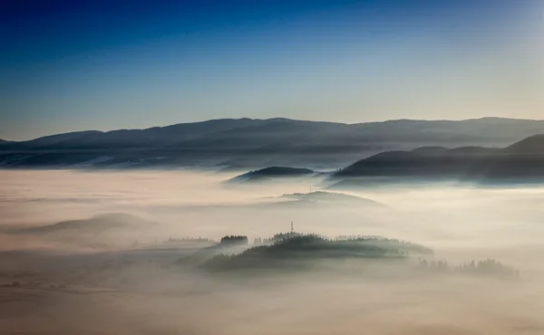 Above the clouds in a beautiful winter day — Stock fotografie