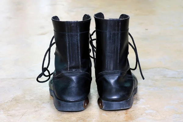 Czarne skórzane buty armii — Zdjęcie stockowe